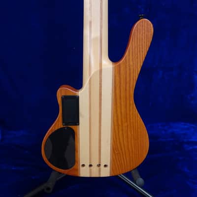 Mahalo Solid Electric Bass Ukulele, Bag - Natural image 3
