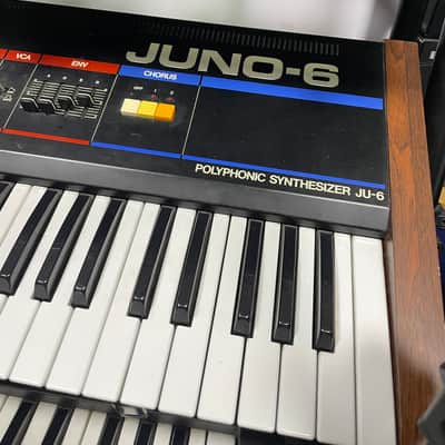 Roland Juno-6 61-Key Polyphonic Synthesizer 1982 - 1984 - Black