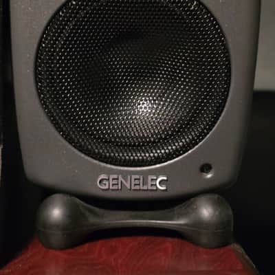 PAIR Genelec 8010A 3" Powered Nearfield Studio Monitor (Pair) 2014 - 2021 - Gray image 2