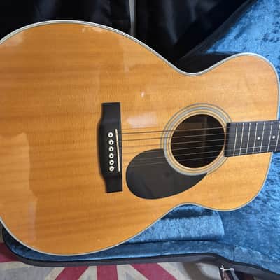 Martin OM-28 Acoustic Guitar w Case image 2