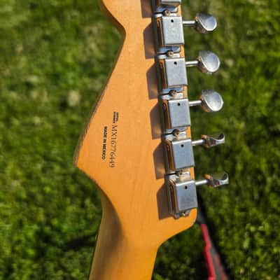 Fender Road Worn '60s Stratocaster with Rosewood Fretboard - Sunburst image 8