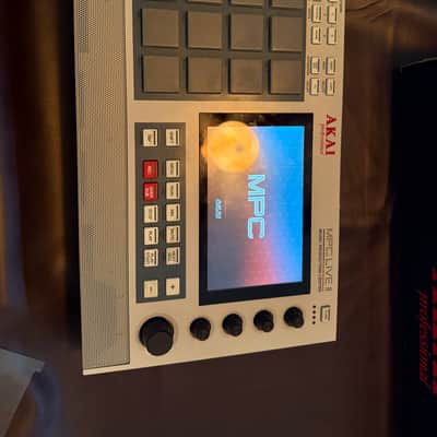 Akai MPC Live II Standalone Sampler / Sequencer Retro Edition 2020 - Present - Grey image 10