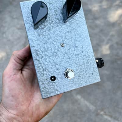 The Cobra Cat Super-Fuzz Guitar Pedal in Silver Hammerite - Univox Clone image 4