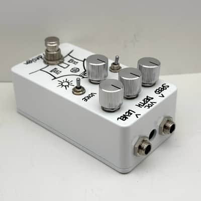 VFE Pedals Old School vintage tremolo - White + Silver image 2