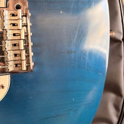 Fender Highway One Stratocaster with Rosewood Fretboard 2002 - 2005 - Sapphire Blue Transparent image 8
