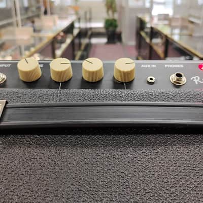 Fender Rumble 15 V3 15-Watt 1x8" Bass Combo Amp 2015 - Present - Black image 6
