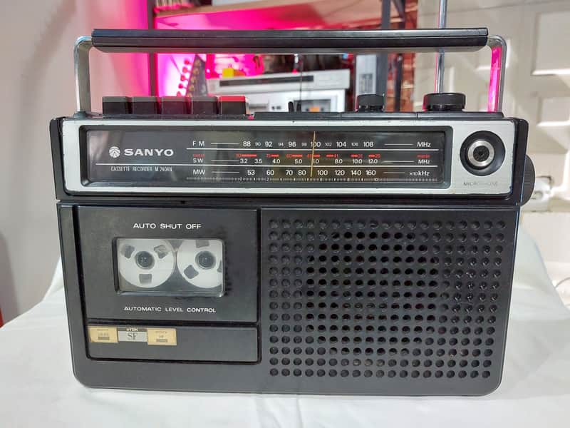 Sanyo M2404N BoomBox image 1