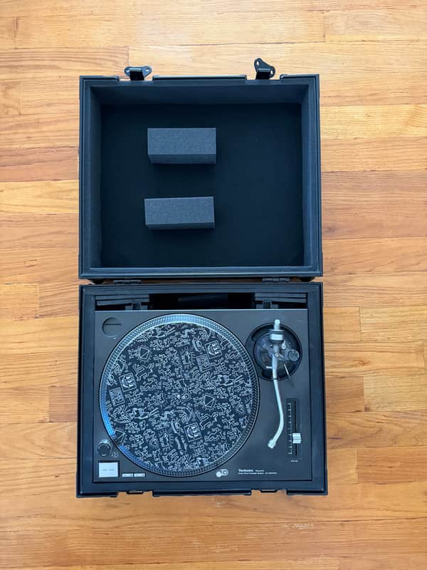 Technics SL-1200MK7 2019 - Present - Black + Odyssey Flight Case image 1