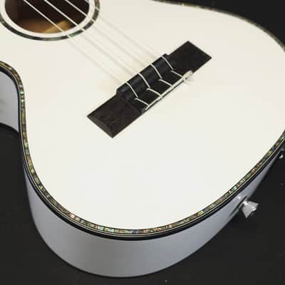 Lanikai Julia Michaels White Pearl Tenor Signature Acousic Electric Ukulele w/i ag image 10