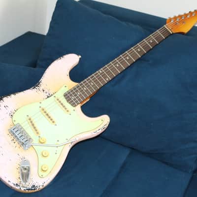 VTT-Relics Strat Style 2026 - Heavy Relic Pink/Black image 2