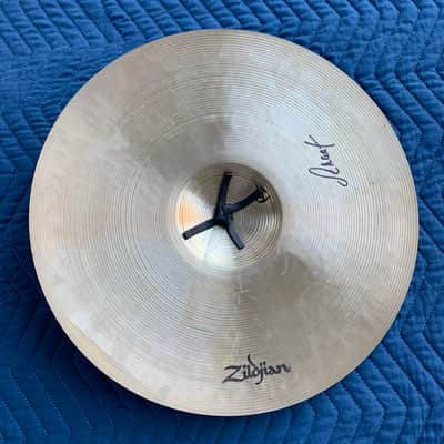 Zildjian 17" Classic Orchestral Selection Medium Light Pair Brilliant image 3