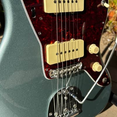 Fender Vintera '60s Jazzmaster with Pau Ferro Fretboard 2019 - 2023 - Ice Blue Metallic image 3