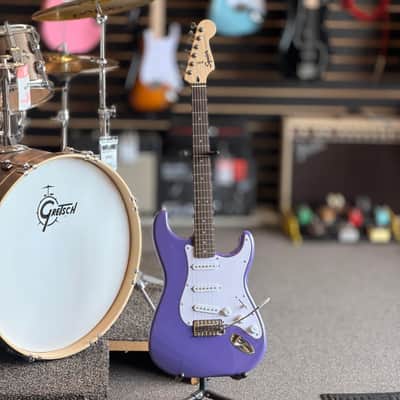 Squier by Fender Sonic Stratocaster Electric Guitar, Ultraviolet image 4
