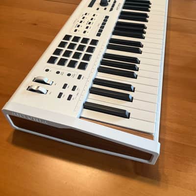 Arturia KeyLab 88 MkII MIDI Controller 2019 - Present - White image 2