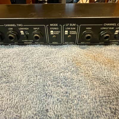 dbx 223s Stereo 2-Way / Mono 3-Way Crossover image 7