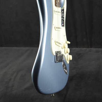 Fender American Ultra Luxe Vintage '60s Stratocaster Rosewood Fingerboard Ice Blue Metallic image 5