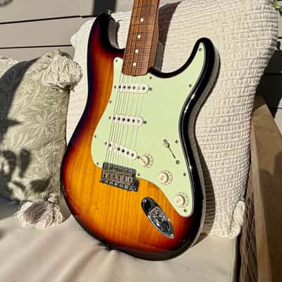 1998 Fender Classic Series '60s Stratocaster Rosewood Fretboard 3TSB, Equipped with Proper Passive image 4