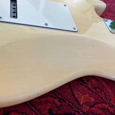 DEARNALEY STRATOCASTER 1999 - OUTSTANDING BIRDSEYE MAPLE AND BLONDE, GREAT SOUND AND PLAYABILITY image 2