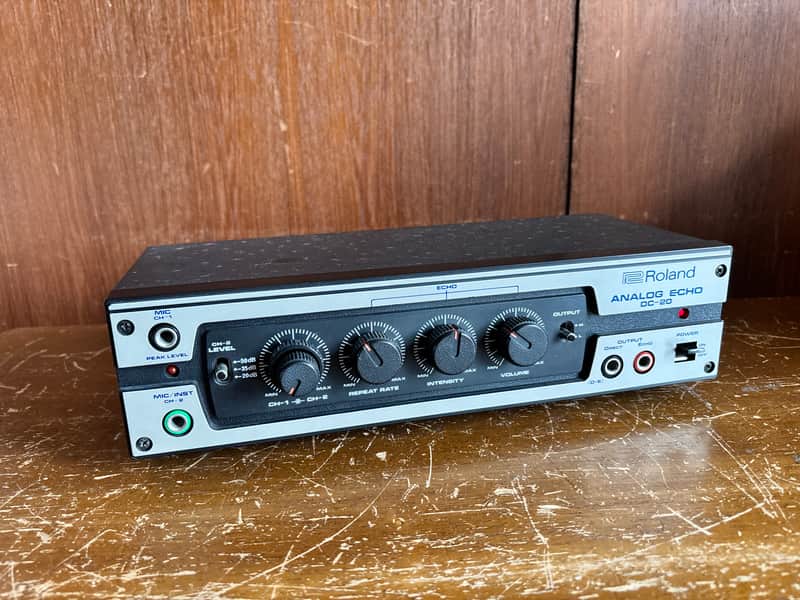 Roland DC-20 Analog Echo Vintage Guitar Effect Box MN3005 chip image 1