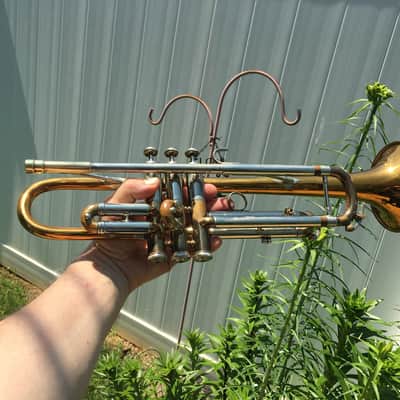 SUMMER DEAL RARE LARGE BORE HOLTON MODEL 51 TRUMPET ORIGINAL FINISH COMPRESSION FINE LARGEST BORE HOLTON MADE ELKGART MADE WITH GOOD CASE image 2