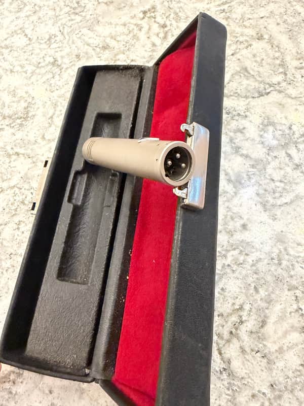 Neumann KM 84 Small Diaphragm Cardioid Condenser Microphone