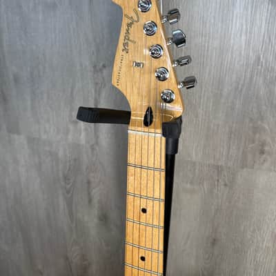 Fender Player Stratocaster with Maple Fretboard 2018 - 2024 - 3-Color Sunburst image 3