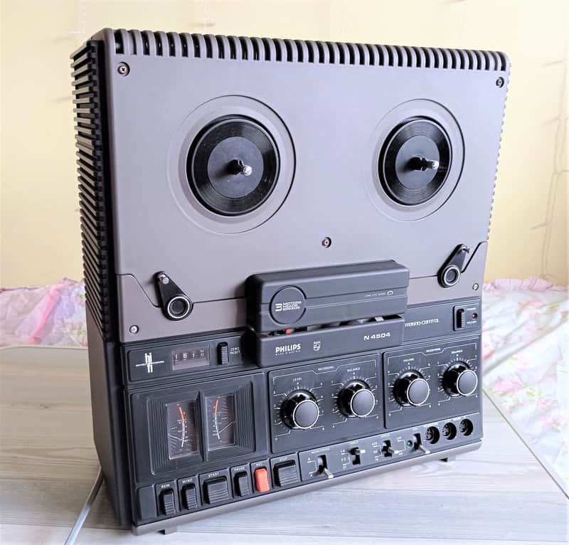 A vintage Philips 4407 Stereo 4 Track reel to reel tape recorder with instructions. Location:LAF