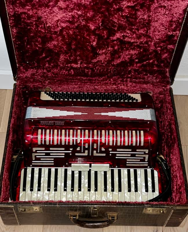 Nice SILVIO SOPRANI Accordion 1960's White & Red Made in Italy 41