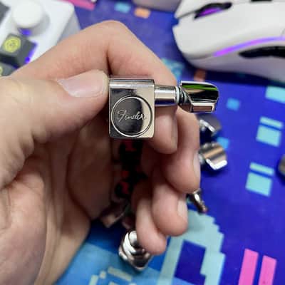 Fender Set Of 6 In Line Tuners - 2 Pin Style - Chrome image 3