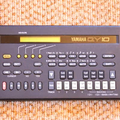 Yamaha QY10 Sequencer
