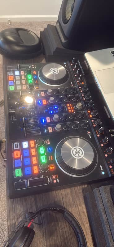 Native Instruments Traktor Kontrol S4 MK2 2010s - Black image 1