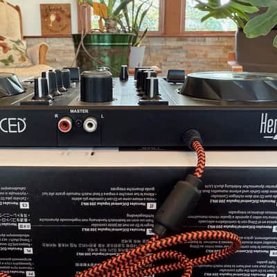 Hercules Inpulse 200 MK2 2-Channel DJ Controller 2023 - Present - Black image 4