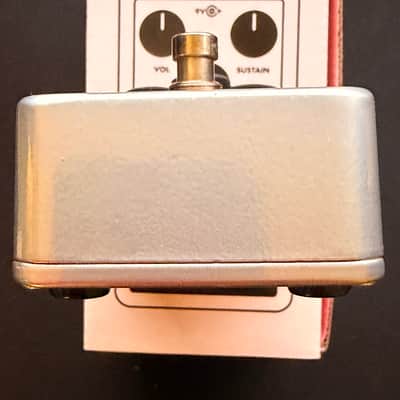 Electro-Harmonix Nano Big Muff Pi Distortion / Sustainer 2013 - Present - White / Black / Red image 4