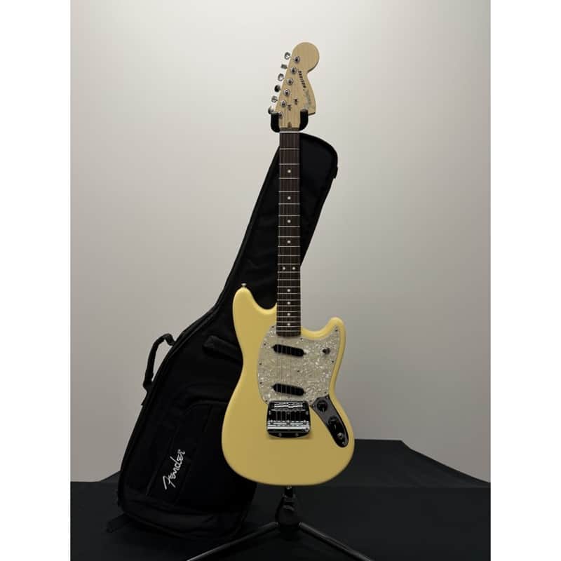 Fender American Performer Mustang with Rosewood Fretboard - Vintage White