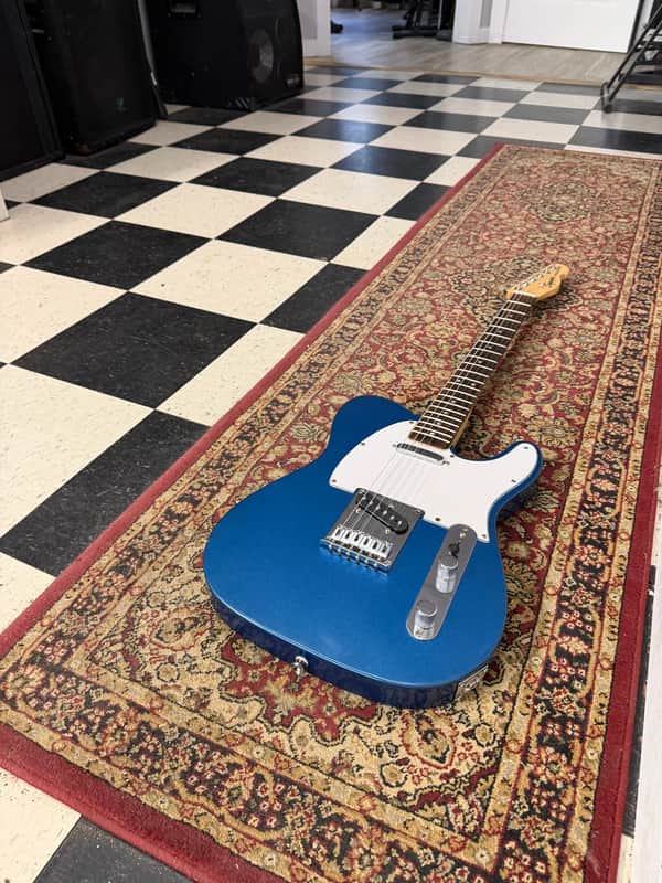 Squier Affinity Telecaster with Maple Fretboard, String Through Body