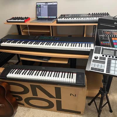 Native Instruments Maschine Plus 2020 - Present - Black image 1