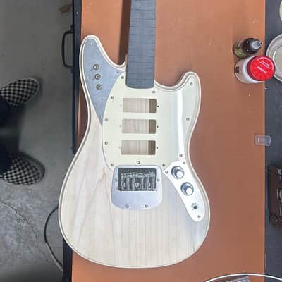 Polo Guitars Jagstang Style DIY Guitar Kit Bild 2