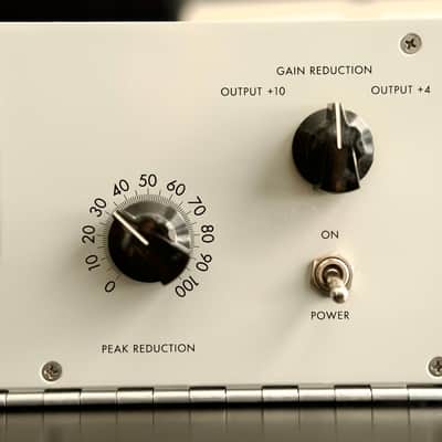 Universal Audio LA-2A Leveling Amplifier / Optical Compressor 2000 - Present - Gray image 4