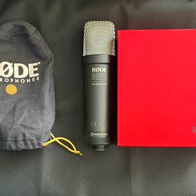 Rode NT1 5th Generation Condenser Microphone with SM6 Shockmount and Pop Filter - Black image 4