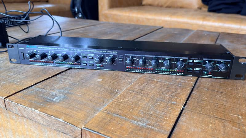 Alesis 3630 Dual-Channel Compressor / Limiter with Gate | Reverb