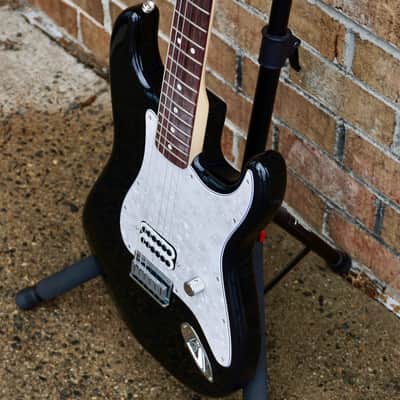 Fender Limited Edition Tom DeLonge Stratocaster Rosewood Fingerboard, Black image 4