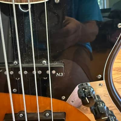 Fender American Deluxe Jazz Bass with Rosewood Fretboard 2010 - 2016 - 3-Color Sunburst image 4