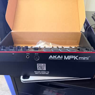 Akai MPK Mini MKII 25-Key MIDI Controller 2014 - Present - Black with Black Keys image 5