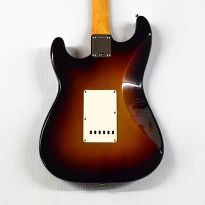 Fender American Vintage II '61 Stratocaster - 3-Color Sunburst image 9