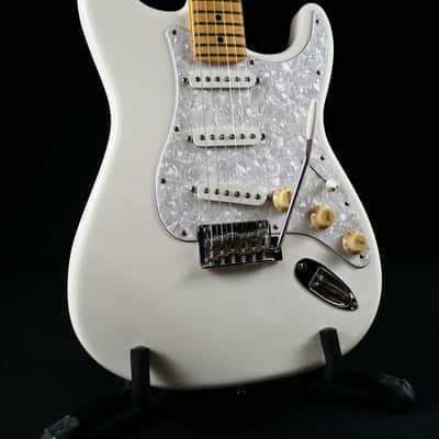 Fender Player Stratocaster with Maple Fretboard 2019 - Polar White image 4