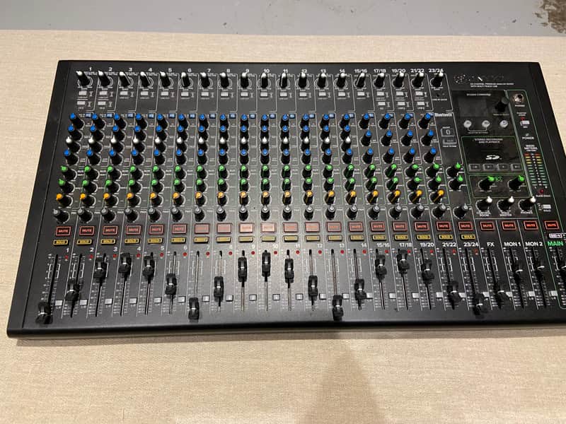Mackie Onyx24 24-Channel Analog Mixer with Multitrack USB 2021 - Present - Dark Gray image 1