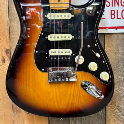 Fender American Ultra Luxe Stratocaster 2021 - Sunburst image 3