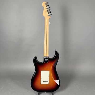 2011 Fender Standard Stratocaster RW sunburst like new Case image 7