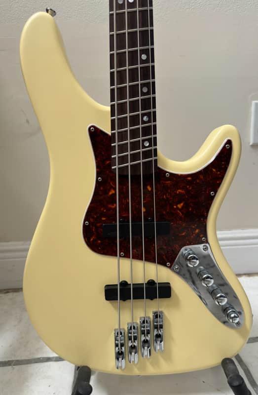 Kiesel JBM4 2022 - Vintage Cream w/ matching headstock image 1
