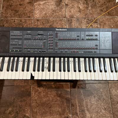 Technics SX-K700 keyboard synthesizer